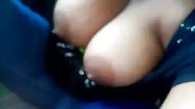 Desi big boobs aunty handjob