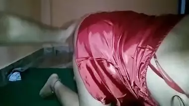 Pados Ki Bhabhi Ko Uske Ghar Jaakr Lund Chusaya Or Condom Lga Kr Anal Sex Kiya To Mna Krne Lagi
