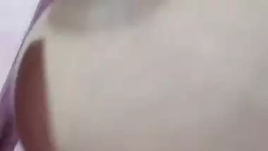 Bengali girl playing with boobs and pussy viral videos