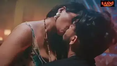 Indian beautiful stepmom get fucked by her young amateur stepson in doggy style real Hindi audio sex video.