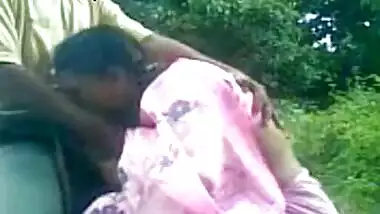 Desi Aunty Sucking outdoor park