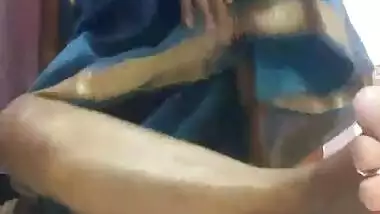 Amateur porn video where Desi MILF lifts blue dress to play with pussy