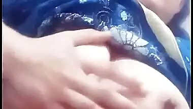 Desi sexy wife boobs press