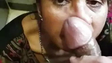 Man fucks his homely Desi wife's mouth in this first-person XXX video