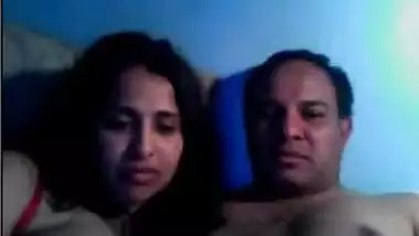 Randi nahi hai, kisi ki biwi hai Jo isse...