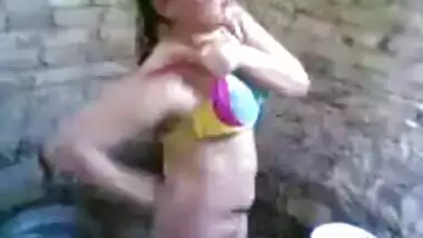 sweet desi gf bathing