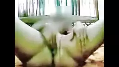 my first ever squirting video on webcam for farhan 
