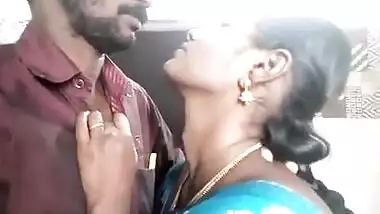 Telugu uncle and aunty kissing