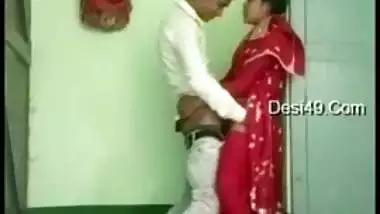 Indian gal caught drilled by lover in standing pose in Desi mms video