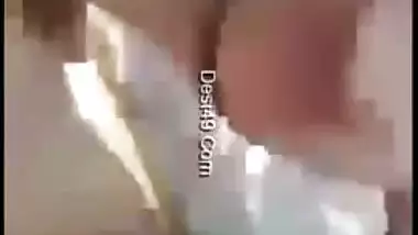 Local guy caught on Desi mms video of village lovers caught fucking outdoor