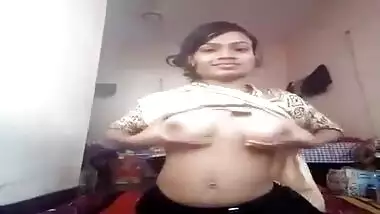 Desi village girl show her boob-2