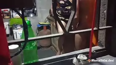 Daughter shoots her mother and uncle’s homemade sex secretly