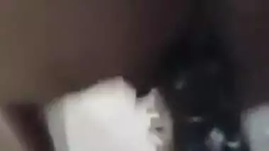 Seule A Ison, Je M Explose Le Cul Avec Le Gros Gode De Ma Mere Pour La Toute Premiere Fois !