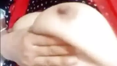 Paki Desi XXX girl showing boobs on video call with her boyfriend