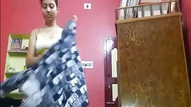 Tempting Desi teen sets camera to film her sex belly during XXX changing