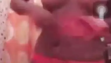 Winsome Desi webcam model performs her first sex video for the fan