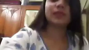 Girlfriend wants fuck and showing naked pussy pics
