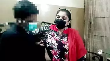 Pakistani Bhabhi illicit sex with Boss