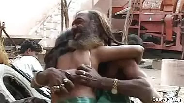 Hot romance scene making with tharki daaku.
