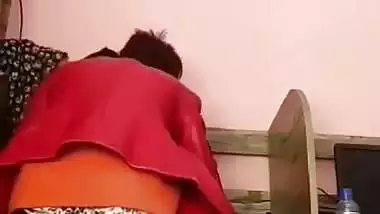 Kashmiri girl fucks in the internet cafe in desi porn