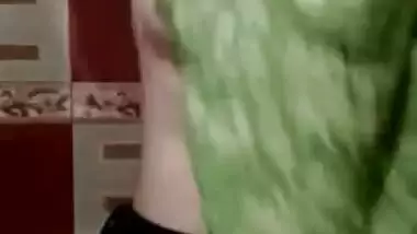 Fragile Desi sexpot installs camera and flashes perky XXX boobs on it