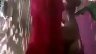 Nephew caught as his village aunty gets outdoor shower, desi XXX mms