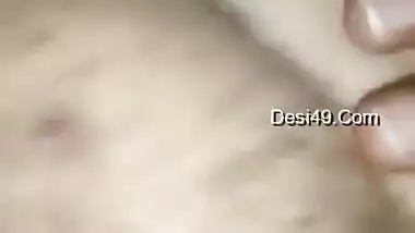 Today Exclusive- Desi Wife Boob Pressing By Hubby And Rub Her Dick In Boobs