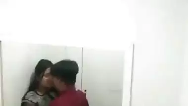 Pervert records colleague’s mms sex in the office bathroom