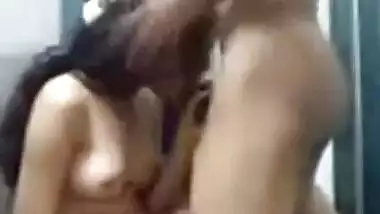 Bangla aunty sex MMS enjoying hardcore sex with a guy this babe met online