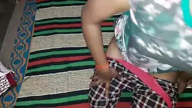 Guy captures Desi wife who shows body XXX parts to hubby and viewers