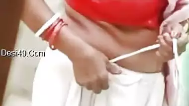 Today Exclusive- Mature Aunty Out Door Cloths Wearing Record In