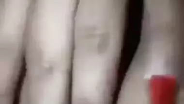 Desi girl solo XXX video where she takes boobs and pussy to light