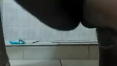 Desi MILF washes her sex hole on XXX camera in the shower cabin