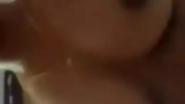 Sexy Desi woman with natural tits could be a good porn actress