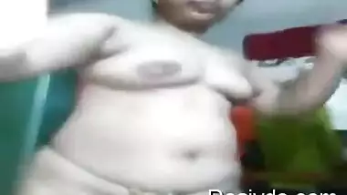 desi famous aunty show boobs pussy and ass new clips