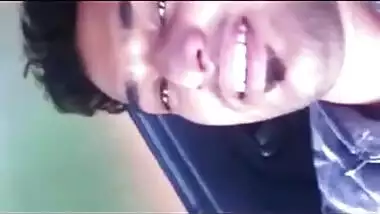 Mysore bhabhi convinced for outdoor blowjob in car by hubby!