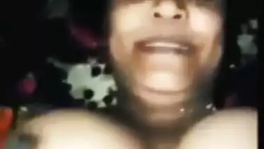 Desi hot bhabi show her big boob