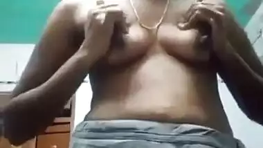 Desi loves XXX striptease and performs it for her sex viewers at home