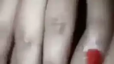 Desi girl solo XXX video where she takes boobs and pussy to light