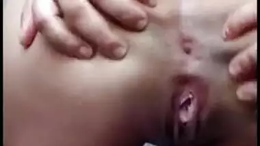 Nude MMS video of sweet Desi girl showing her XXX beauties to lover