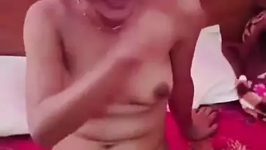 Guy bangs his 19-year-old dehati GF in a hotel room