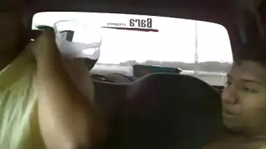 Indian sex video of a teen couple enjoying outdoor sex in his car