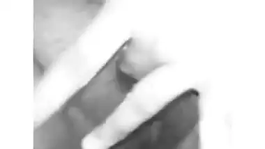 Sri lankan girl fingering & squirting # ඉවසන්න බැරිම තැන ඇඟිල්ල ගහල යවාගත්ත
